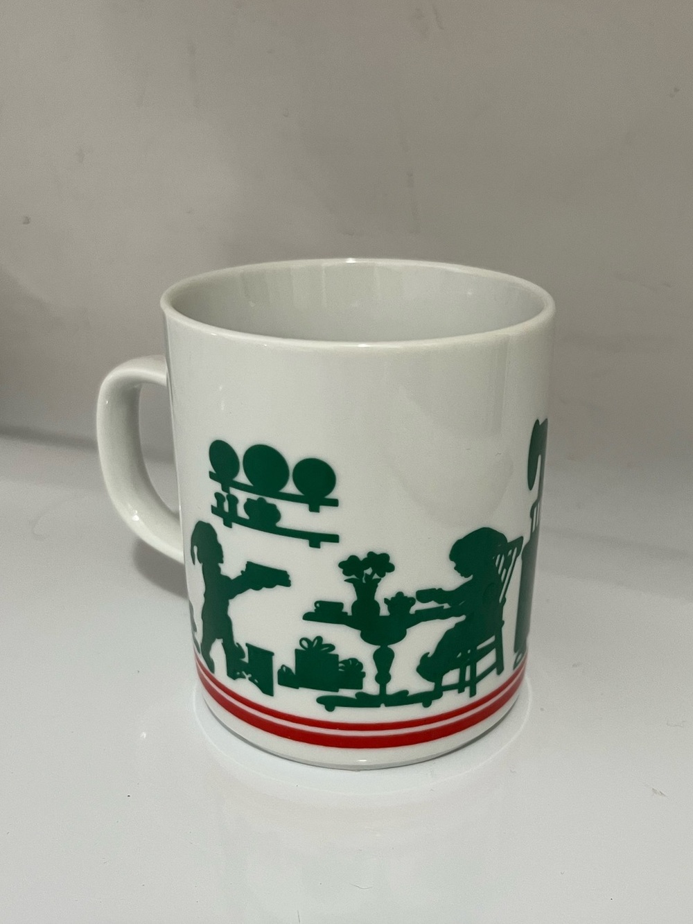 Vtg 1984 Avon Christmas Mrs Claus Elf Scene Ceramic Coffee Mug Tea Hot Cocoa